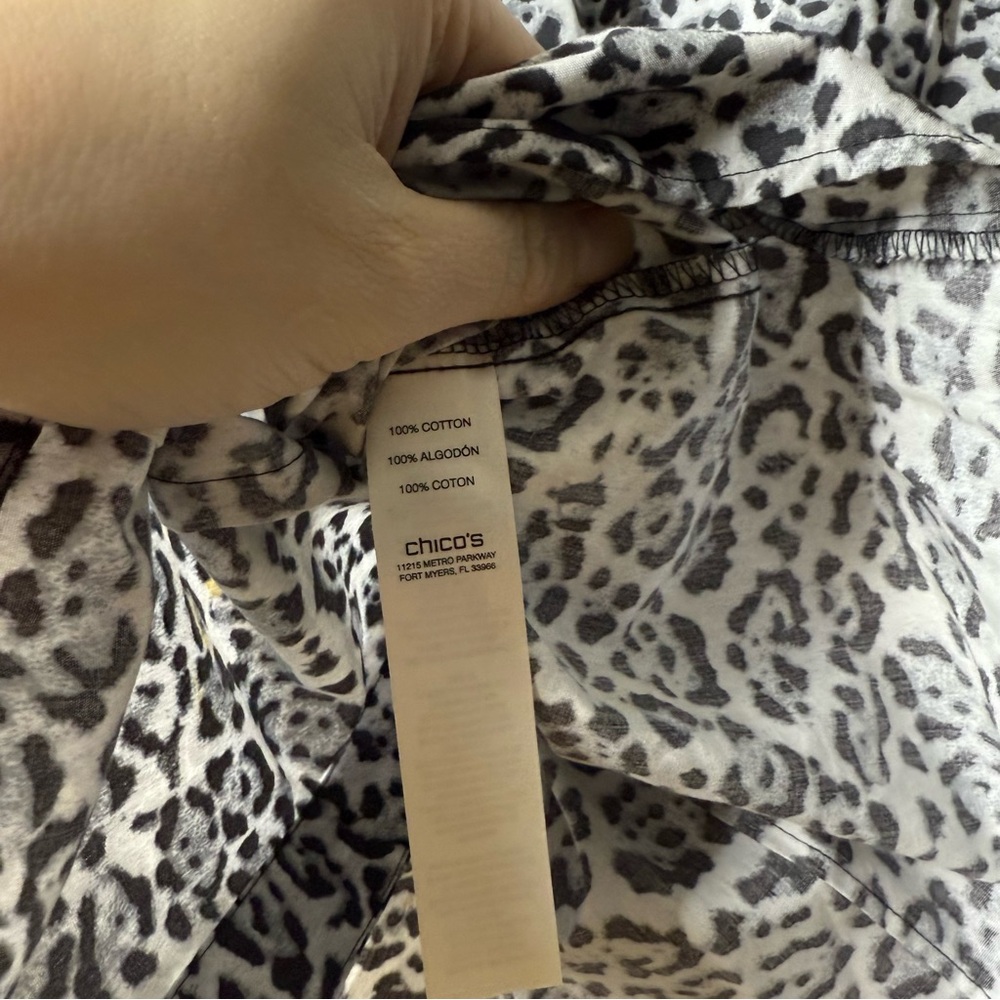 Chicos Wrinkle Resistant Gray Leopard Button Fron… - image 5